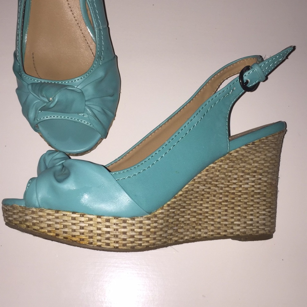 APT 9 SZ 7 summer wedges teal knot top slingback